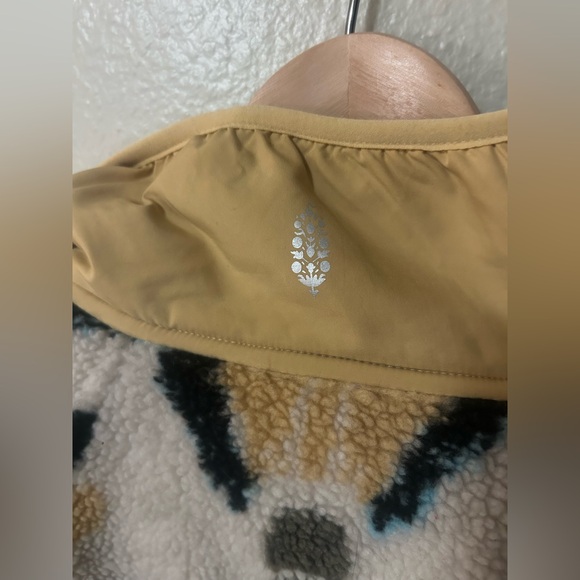 FP MOVEMENT ROCKY RIDGE FLEECE 🩵💛🖤 - Picture 5 of 5